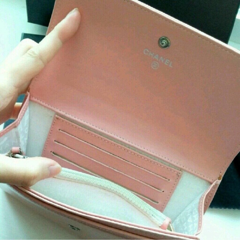Auth CHANEL Bifold Clutch/Wallet - Picture 3 of 4
